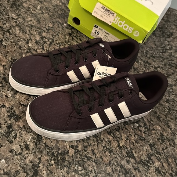 Adidas Daily Line sneaker NIB 10 - Picture 2 of 8
